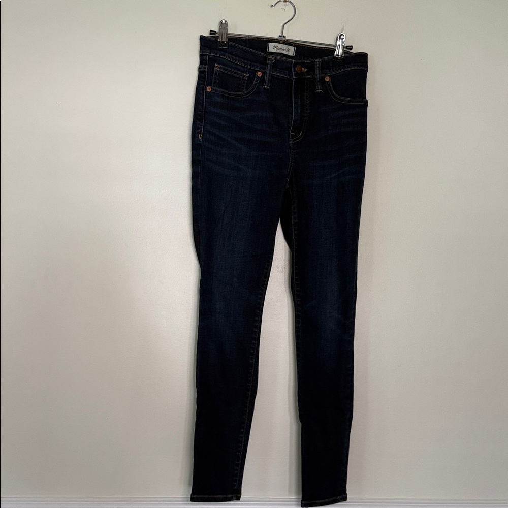 Madewell‎ dark blue straight-leg pair of jeans with zip closure